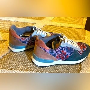 Innkas Size 7. Corozal Jogger.